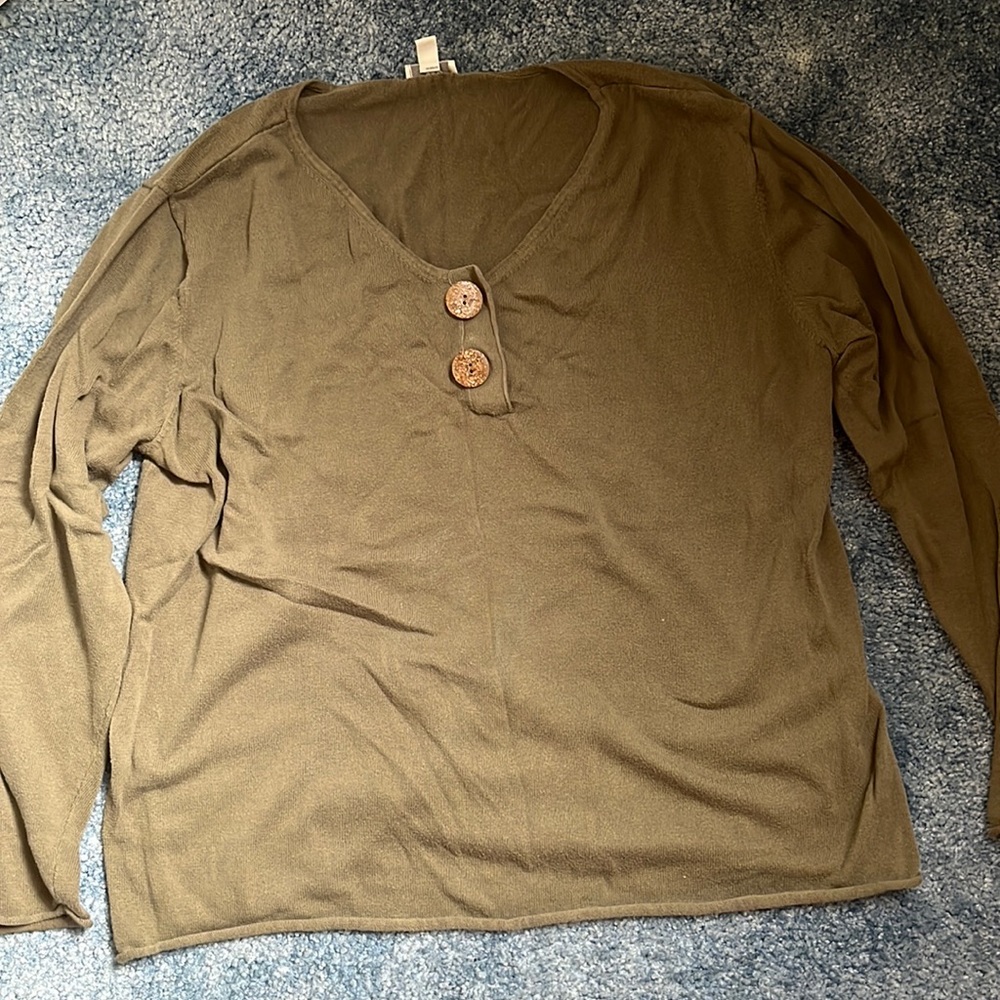 Light sweater long sleeve top